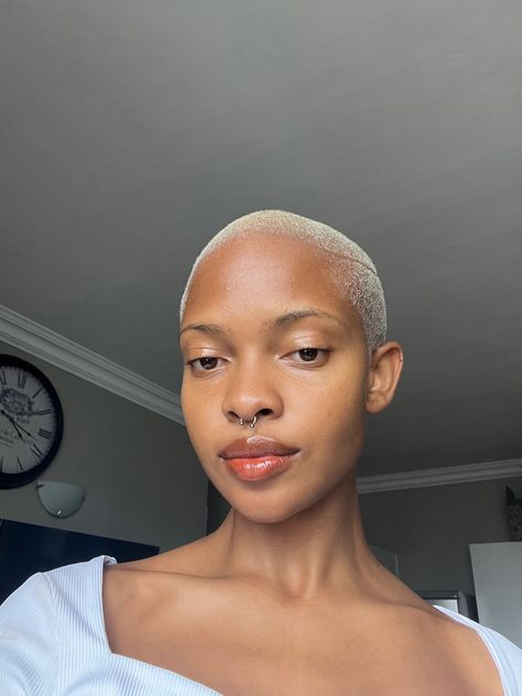 Female Buzzcut Black Women, Buzzed Black Hair Women, Black Women Buzzcut Short Hair, Girl Buzzcut, Blonde Buzzcut Woman Black, Buzzcut Woman, Dyed Buzzcut, Buzzcut Girl Black Hair, Screams Internally