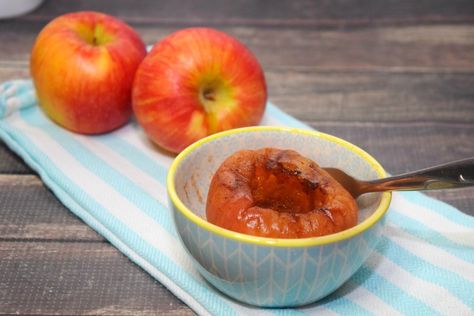 Baked Apples in the Microwave Baked Apples Healthy, Microwave Baked Apples, Recipes With Apples, Recipes Microwave, Microwave Apples, Baked Apple Dessert, Baked Apple Recipes, College Cooking, Calorie Snacks