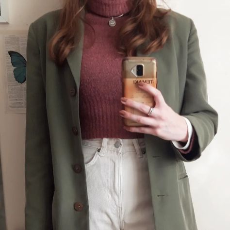 Dark Green Blazer Outfit, Dark Academia Green, Rory Lorelai, Green Blazer Outfit, Dark Green Blazer, Dark Light Academia, Ecru Jeans, Green Academia, Girls Blazers