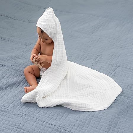 Comfy Cubs 2 Pack Baby Hooded 9 Layer Muslin Cotton Towel for Kids, Large 32” x 32”, Ultra Soft, Warm, and Absorbent. Baby Essentials Bath Towels, Cute Unisex Cover for Girls and Boys (2 Pack, White) : Amazon.ca: Baby Newborn Stage, White Bath Towels, Hooded Bath Towels, Hooded Towels, Hooded Baby Towel, Baby Towel, Comfortable Design, Baby Comforter, White Towels