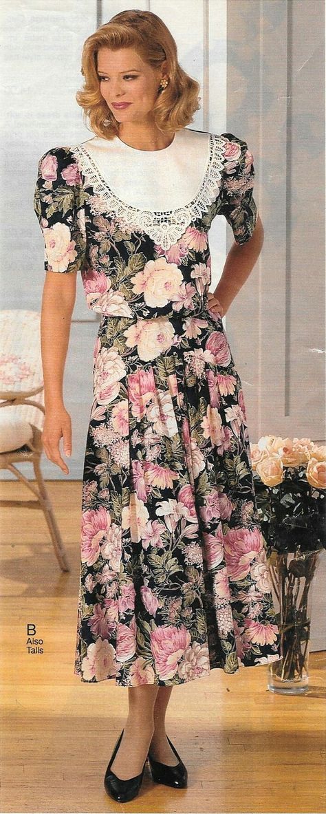 90s Ads, 70s 80s Fashion, Men In Dresses, 1980s Aesthetic, Dresses Feminine, Being Feminine, Fashion Evolution, 80s Girl, Vintage Foto