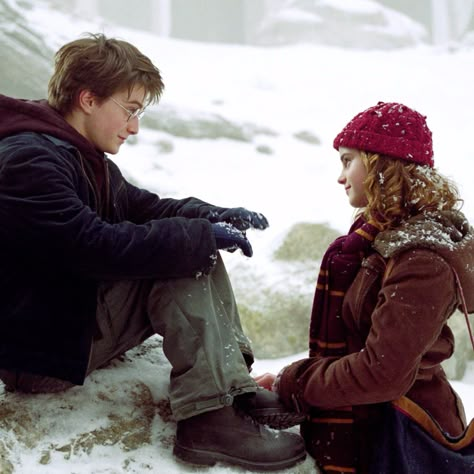 15 Times We Really, REALLY Hoped Harry and Hermione Would End Up Together Soul Bonding, Fanfiction Net, Wingardium Leviosa, Potter Aesthetic, Film Harry Potter, Harry And Ginny, Harry And Hermione, Harry Hermione, Harry Draco