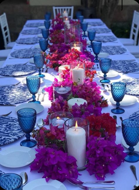 Bougainvillea Party Decor, Blue And White Mexican Decor, Greece Table Decor, Mama Mia Centerpieces, Mexican Table Setting Ideas, Mama Mia Inspired Wedding, Mykonos Themed Party, Mama Mia Wedding Theme, Mamma Mia Table Decor