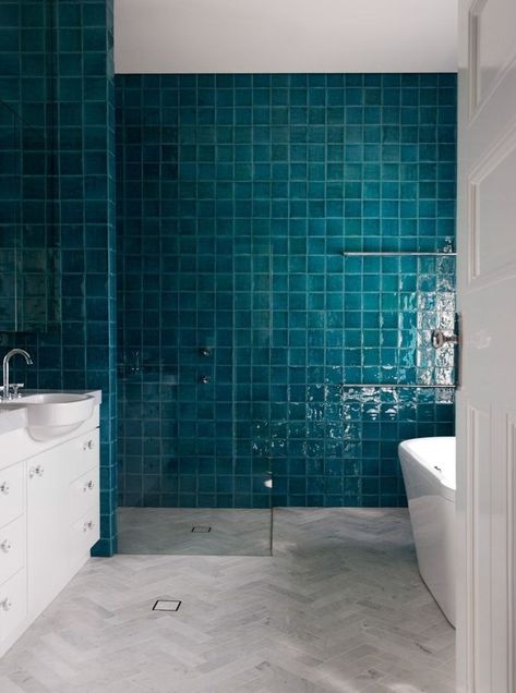 Flack Studio, Tiled Bathroom, Modern Bathroom Tile, Pretty Bathrooms, Bathroom Trends, Blue Bathroom, Blue Tiles, Shower Room, Amazing Bathrooms