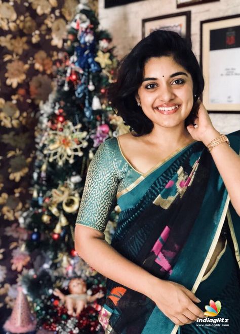 Nivetha Thomas Hairstyles In Saree, Saree Hairstyles, Traditional Hairstyle, Women Saree, Elegant Beauty, Beauty Makeup Tips, Short Hair Styles Easy, Girl Short Hair, Hair Wear