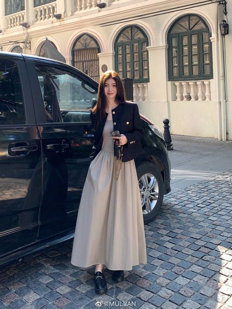 Skirt Outfit Minimalist, Skirts And Blouses Outfit Classy, Modest Asian Outfits, Semi Formal Maxi Dress, Modest Fashion Outfits Korean, Elegant Outfit Modest, Preppy Hijab Outfits, Dress Old Money Outfits, Wedding Guest Outfit Korean