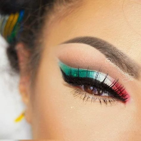 Red And Green Eyeshadow Looks, Cinco De Mayo Makeup Ideas, Mexican Flag Makeup, Mexican Eyeshadow, Cinco De Mayo Makeup, Mexican Makeup, Xmas Makeup, Christmas Eye Makeup, Holiday Makeup Looks