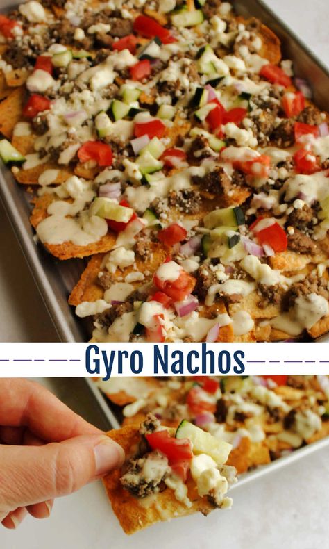 Tasty Greek nachos with all of the best toppings on top make for a great appetizer or a fun dinner. Pile them up with gyro inspired meat, plenty of veggies and a drizzle of tzatziki. Gyro Recipe Beef, Gyro Meat Recipe, Greek Nachos, Pork Gyros, Greek Appetizers, Greek Gyros, Nachos Recipe Easy, Greek Dinners, Homemade Cheese Sauce