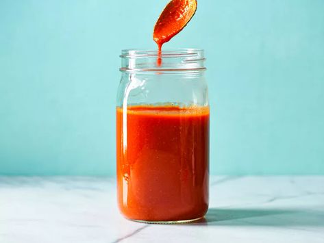 Homemade Sriracha Recipe Sriracha Recipe, Homemade Sriracha Sauce, Plum Sauce Recipe, Homemade Sriracha, Diy Condiments, Sriracha Recipes, Watermelon Recipe, Homemade Ketchup, Plum Sauce