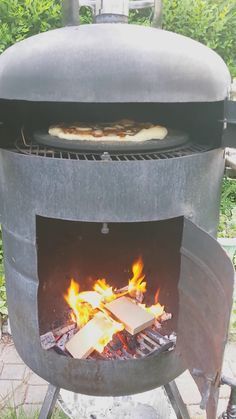 Outdoor Pizza Oven made from a Propane Tank Gas Bottle Bbq, Gas Bottle Wood Burner, Propane Pizza Oven, Pizza Oven Outdoor Diy, Outdoor Pizza Ovens, Diy Pizza Oven, Four A Pizza, Brick Pizza Oven, Diy Pizza