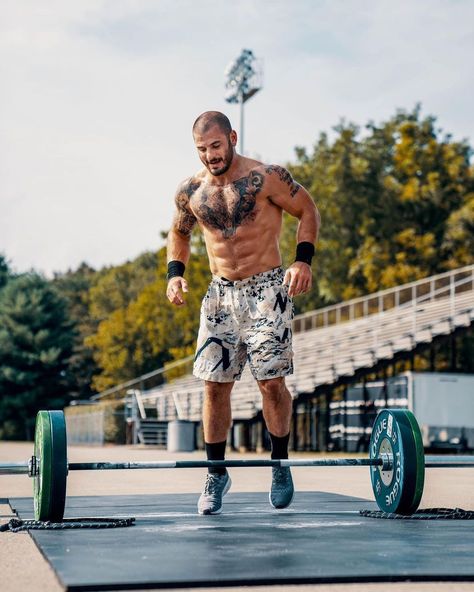 Mathew Fraser (@mathewfras) Best Low Carb Breakfast, Fraser Crossfit, Crossfit Food, Mat Fraser, 50 Push Ups, Handstand Push Up, Joe Rogan Experience, Keeping Busy, Ancient Warfare