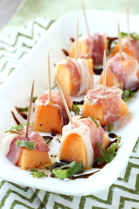 Low FODMAP Prosciutto Wrapped Cantaloupe - Delicious as it Looks Blt Bites Appetizers, Low Fodmap Appetizers, Prosciutto Appetizer, Blt Bites, Low Fodmap Fruits, Prosciutto Wrapped, Fancy Appetizers, Balsamic Reduction, Appetizer Bites