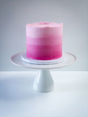 Pink Gradient Cake, Ombré Pink Cake, Pink Ombre Cake Birthday, Dark Pink Cake, Bright Pink Cake, Shades Of Pink Cake, Pink Ombre Birthday Cake, Simple Pink Cake, Hot Pink Birthday Cake