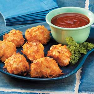 Barbecue Chicken Bites. Use spicy barbecue chips to coat the chicken with and a sweeter sauce to dip. Chicken Bits, Barbecue Chips, Bbq Chicken Bites, Bbq Chips, Barbecue Chicken Recipe, Barbecue Chicken, Chicken Bites, Sweet Sauce, Barbecue Sauce