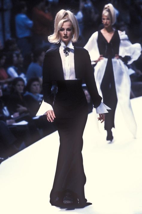 claude montana ss 1996 Claude Montana Runway, Claude Montana 80s, 90s Bombshell, Vintage Mugler, Montana Spring, Karen Mulder, Claude Montana, High Fashion Runway, Dress Skirts