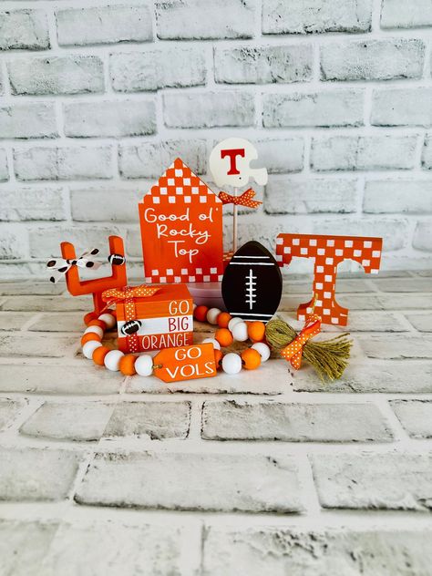 College Football Decor, Tn Vols Football, Tennessee Crafts, Vols Football, Wood Books, Tn Vols, Football Decor, Football Wreath, Tier Tray Decor