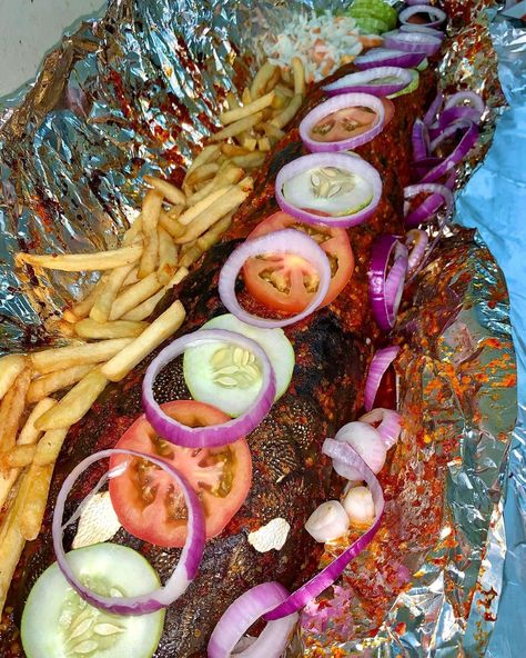 Bbq Fish Grill, Bbq Catfish, How To Make Barbecue, Nigerian Foods, Grilled Catfish, Barbecue Fish, Bbq Fish, Grilled Fish Recipes, Africa Food