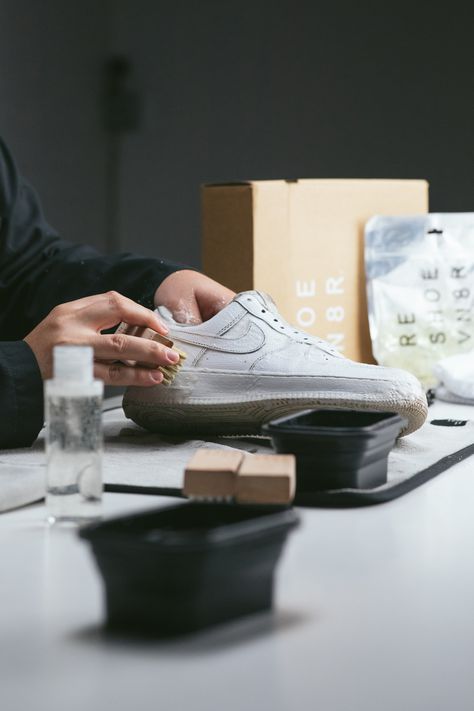 Clean Shoes Aesthetic, Air Jordan Photography, White Air Force 1s, Shoe Laundry, All White Nike, Sneaker Cleaning, Cleaning Shoes, Shoes Cleaning, Air Force One Shoes