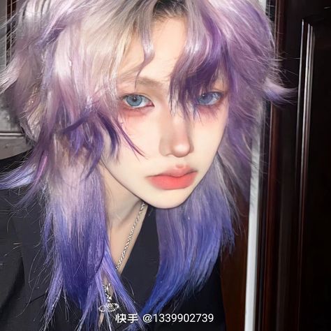 #hairstyles #jellyfishhaircut Anime Hair Color Ideas, Short Grunge Hair, 얼굴 그리기, Dyed Hair Inspiration, Hair Inspiration Short, Sims4 Clothes, Pretty Hair Color, Shot Hair Styles, Dye My Hair