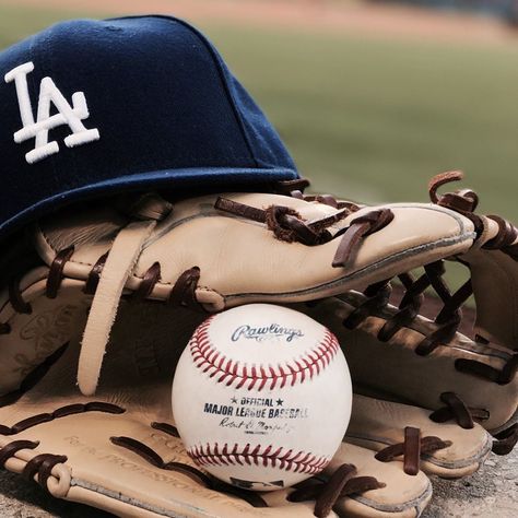 416 Likes, 17 Comments - Los Angeles Dodgers (@ladodgernews) on Instagram: “Let’s have a little talk... I found out today that I will not be attending high school for another…” Baseball Aesthetic, Owen Hunt, Jackson Avery, Derek Morgan, Ball Wallpaper, Lexie Grey, Derek Shepherd, Baseball Balls, Catch Feelings