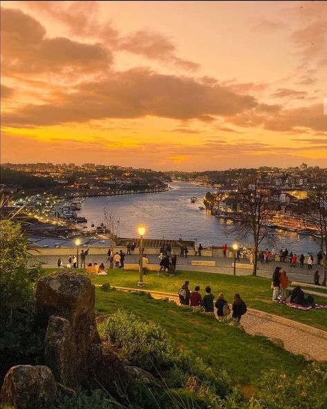 Roteiro do Douro on Instagram: “Pôr do Sol no Porto e Vila Nova de Gaia. . @sangisnice . . #vilanovadegaia #porto #douro #nortedeportugal #cidadedoporto #pordosol #sunset…” Portugal Photos, Porto Portugal, City Trip, Study Abroad, Summer Holiday, Dolores Park, Golf Courses, Scotland, Portugal