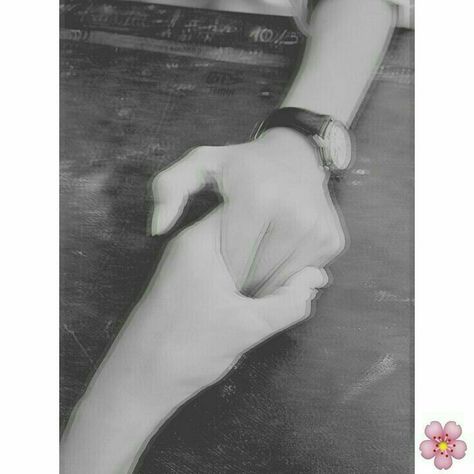 Hand Couple, Relationship Goals Tumblr, Couple Hands, Cute Images For Dp, Hand Pictures, Bff Video, Cute Couple Wallpaper, Couple Selfies, Cute Couples Hugging