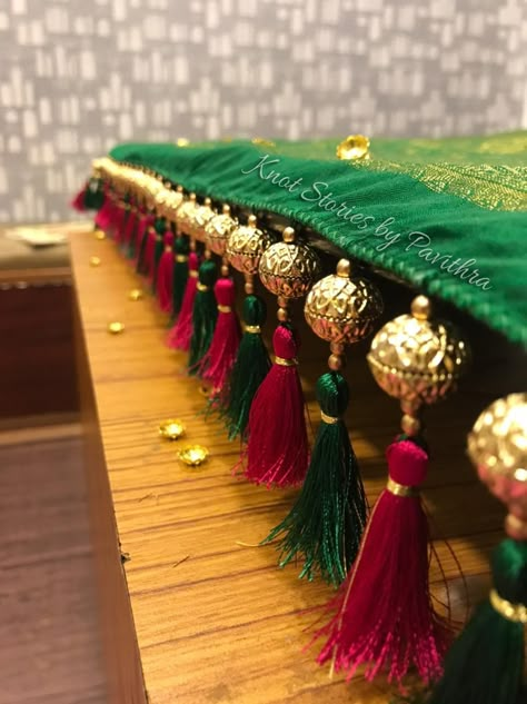 Sadi Gonde Designs, Sadi Tassels, Saree Kongu Mullu Designs, Saree Kongulu Designs, Pallu Designs Saree, Kongu Designs, Kongu Mudulu Designs, Saree Tussle, Saree Tazzles