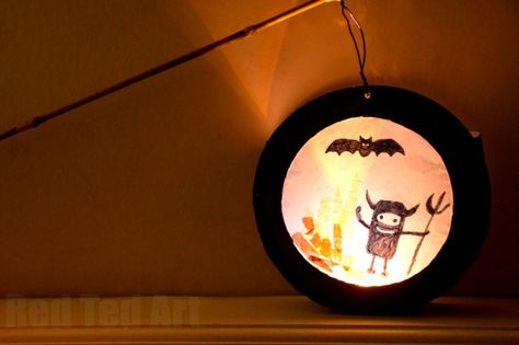 Paper Plate Crafts - Lantern for kids Paper Plate Lantern, Paper Plate Halloween Crafts, Paper Plate Christmas Crafts, Paper Plate Halloween, Homemade Lanterns, Prek Crafts, Paper Plate Crafts For Kids, Tissue Paper Crafts, Halloween And Fall