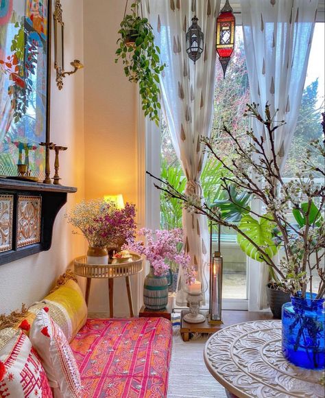 Living Room Decor Bohemian, Indian Room Decor, Colourful Living Room Decor, Indian Home Interior, Colourful Living Room, Deco Originale, Indian Home Decor, Decor Home Living Room, Home N Decor