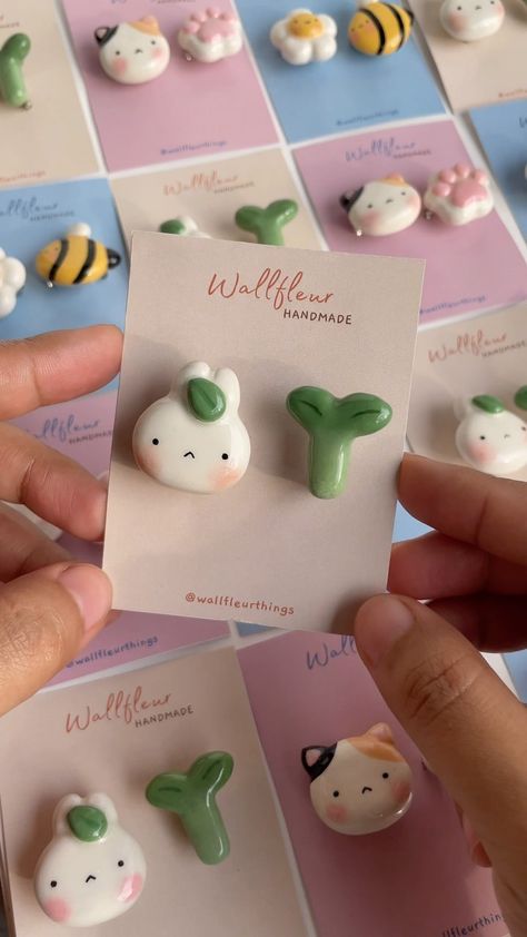 w a l l f l e u r ✿ | ✨GHIBLI PERPETUAL CALENDARS✨ We're excited to announce that we'll be opening pre-orders on February 25th! Be sure to mark your calendars,… | Instagram Cute Clay Characters, Polymer Clay Templates, Mini Polymer Clay Ideas, Useful Handmade Gifts, Clay Calendar, Diy Crafts Clay, Porcelana Fria Ideas, Crafts For Friends, Art To Sell