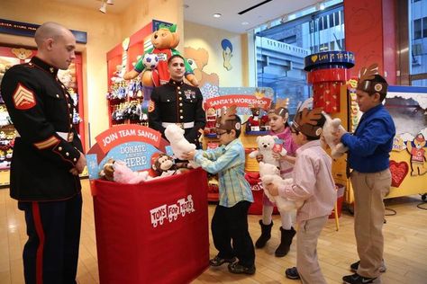 Find out How to Donate a Toy to Toys for Tots Toy Donation, Unstructured Play, Donate Money, Toys For Tots, Romantic Date Ideas, Santa Gifts, Miniature Christmas, Build A Bear, Children In Need