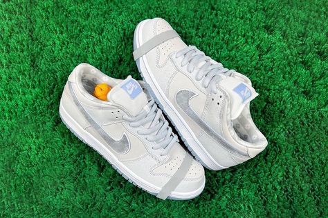 Nike Sb White, Dunk Outfit, Nike Sb Dunk Low, Nike Sb Dunks Low, Nike Sb Dunk, Sb Dunk Low, Sb Dunk, Swag Shoes, Mens Fashion Trends