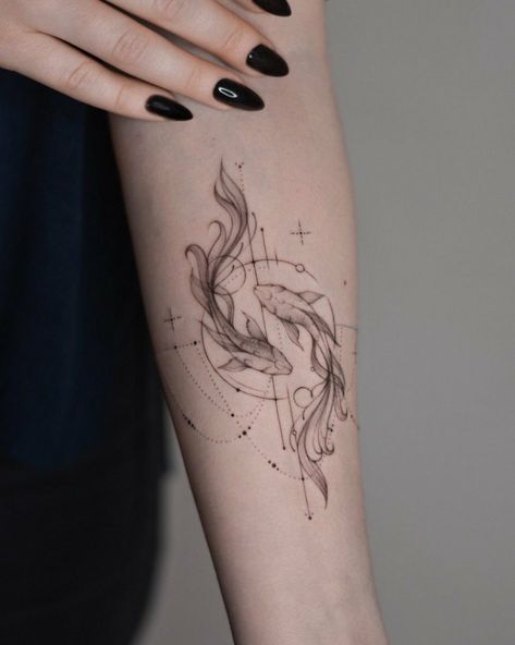 Star Tattoos With Quotes, Koi Fish Lower Back Tattoo, Multiple Back Tattoos Women, Vertical Chest Tattoo, Betta Tattoo, Koi Fish Line Art, Pisces Tattoo Designs, Pisces Tattoos, Inspiration Tattoo