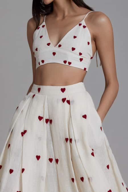 Buy Off White Pure Linen Embroidery Thread V Neck Bralette And Lehenga Set For Women by MATI Online at Aza Fashions. Linen Bralette, Floral Blouse Designs, Pleated Lehenga, Simple Lehenga, Linen Embroidery, Embroidered Motifs, Fashion Sketches Dresses, Desi Fashion Casual, Red Dress Maxi