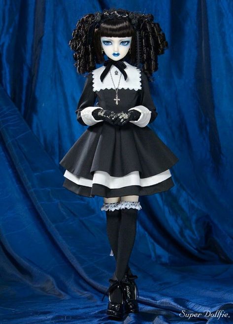 bad ball jointed doll ball joint doll malice mizer visual kei collector doll japanese rock harajuku lolita alternative fashion lolita fashion inspo doll collector Doll Plushies, Gothic Dolls, Dream Doll, Anime Dolls, Doll Repaint, Monster High Dolls, Doll Parts, Pretty Dolls, Ooak Dolls