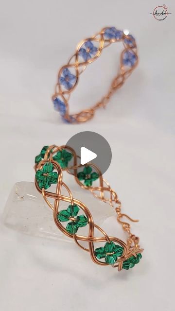 Wire Weaving Bracelet, Wire Bracelet Tutorial Step By Step, Wire Jewelry Tutorial Step By Step, Wire Bead Bracelet, Bead Bracelet Making, Wire Bracelet Tutorial, Wire Weaving Techniques, Jewelry Tutorials Free, Wrapped Bracelets