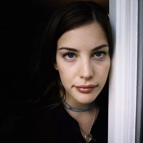 dem eyes... Liv Tyler Side Profile, Liv Tyler 90s, Bebe Buell, Queen Kate, Steven Tyler, Liv Tyler, Sarah Michelle Gellar, The Most Beautiful Woman, Side Profile