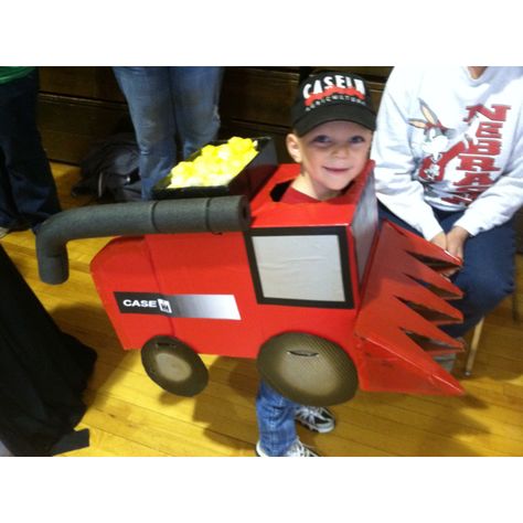 Jace's combine age 4.  This one fit through all doors!  I used cardboard boxes, poster board, red and black wrapping paper, cotton balls, and red, black, yellow and silver spray paint, and I printed the logos off and glued them on.  A hit and he still plays with it! Combine Costume Diy, Diy Combine Costume, Combine Costume, Campsite Halloween, Boys Halloween Costume Ideas, Farmer Halloween Costume, Wagon Costume, Farmer Halloween, Trunk And Treat