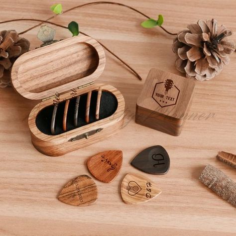 cool guitar Engraved Guitar Pick, Guitar Picks Crafts, Gifts For Guitar Players, Cool Guitar Picks, Custom Guitar Pick, Wood Guitar Pick, Guitar Pick Case, Guitar Pick Box, Guitar Pick Holder