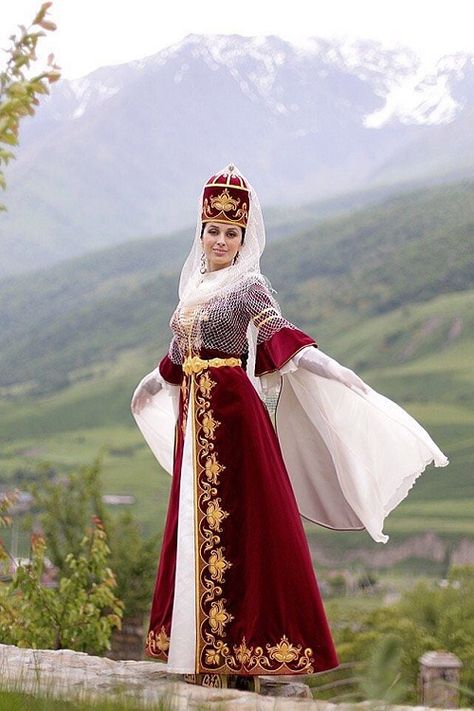 Lebanese Clothing, Turkmen Jewelry, Aerobic Outfits, Armenian Clothing, Lebanese Women, Folklore Fashion, Costumes Around The World, 18th Century Costume, National Clothes