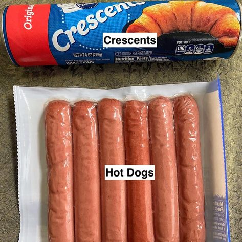 These Crescent Roll Hot Dogs make the PERFECT quick and tasty weeknight meal! Crispy on the outside and juicy on the inside Crescent Hot Dogs, Crescent Roll Hot Dogs, Hot Dog Crescent Rolls, Crescent Dogs, Turkey Burger Sliders, Sloppy Joe Recipe Easy, Making Hot Dogs, Joe Recipe, Beef Hot Dogs