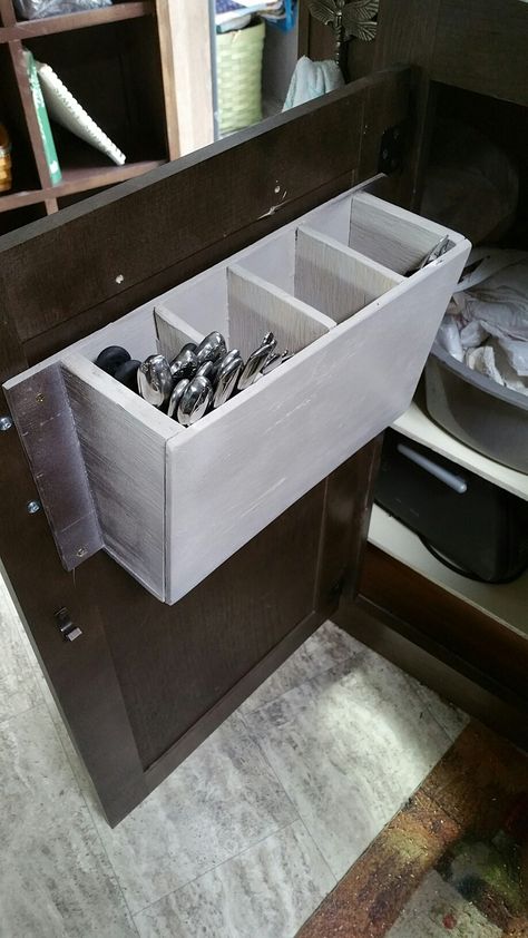 Nice trailer but no silverware drawer?  Nice solution, utensil bins installed on cabinet door. No Drawer Silverware Storage, No Silverware Drawer, Utensil Storage In Cabinet, No Kitchen Drawers, Organized Silverware Drawer, Silverware On Countertop, No Kitchen Drawers Utensil Storage, Countertop Silverware Storage Ideas, Serving Spoon Organization