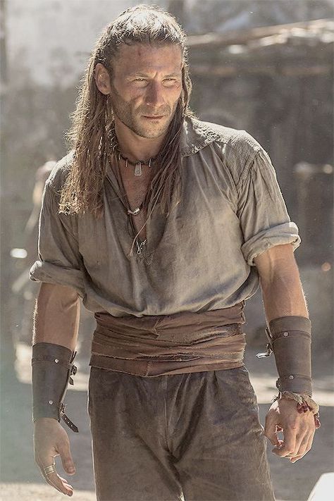 Black Sails - Captain Charles Vane (Zach McGowan), story inspiration Male Pirate Outfit, Renfaire Outfit Men, Zach Mcgowan, Charles Vane, Ren Faire Outfits, Pirate Outfit, Fair Outfits, Black Sails, Pirate Life