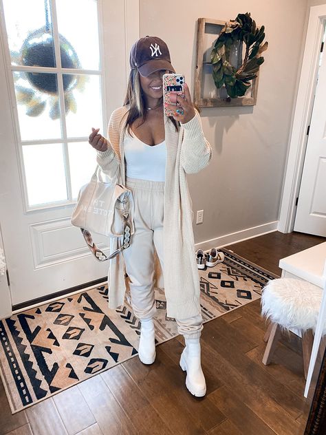 Fall Fashion Work Outfits 2023, Office Sweatpants Outfit, Casual Chic Mom Style, Winter Fashion Amazon, Bougie Mom Outfits, Sweatpants Outfit Women Winter, Rainy Day Outfit For Winter Casual, Cream Sweatpants Outfit Winter, Neutral Aesthetic Outfits Winter