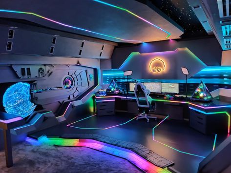 Futuristic Gaming Room, Secret Gaming Room, Gaming Room Setup Aesthetic, Luxury Gaming Room, Dream Gaming Room, Gaming Room Design, Cool Gaming Rooms, Gaming House, Gaming Room Ideas