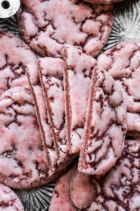 Soft, chewy, high altitude tested strawberry sugar cookies with strawberry icing, made with both fresh strawberries and freeze dried strawberries. Strawberry Sugar Cookies, Strawberry Icing, Strawberry Sugar, High Altitude Baking, Strawberry Cookies, Freeze Dried Strawberries, Delicious Cookie Recipes, Dried Strawberries, Cookie Icing