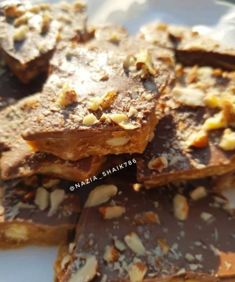 Almond Rocca Bariatric Eating, Food Categories, Sweet Cakes, Sweets Recipes, No Bake Cake, The Recipe, Banana Bread, Nuts, Sweet Tooth