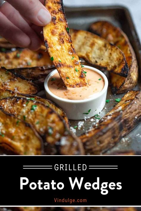 Perfect crispy grilled potato wedges are a perfect side dish for your BBQ menu. Fry Dipping Sauce, Picnic Meals, Grilled Potato Recipes, Grilled Potato Wedges, Fry Sauce Recipe, Wedge Fries, Seasoned Potato Wedges, Bbq Side Dish, Crispy Potato Wedges