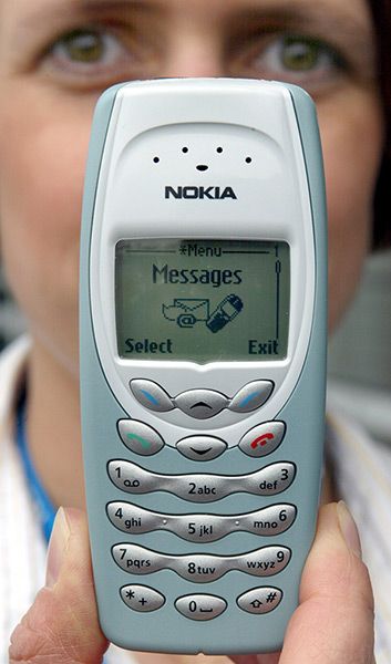 In honor of Microsoft buying Nokia, a look back at their phones over the years Mobile Phone Logo, Best Cell Phone Deals, Prepaid Phones, New Mobile Phone, Old Cell Phones, T Mobile Phones, Classic Phones, Mobile Phone Shops, Nokia Phone