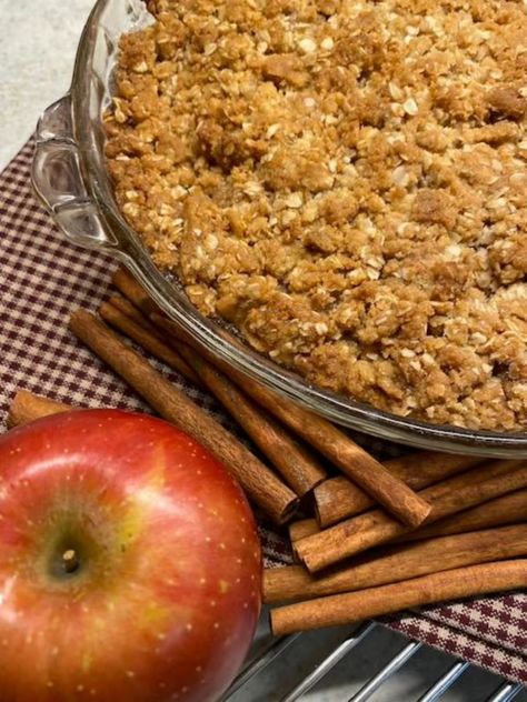 You'll Love The Best Oatmeal Apple Crisp Recipe | GB's Kitchen Oatmeal Apple Crisp, Apple Crisp With Oatmeal, Hacks For Home, Oatmeal Apple, Quick Oatmeal, Apple Pie Cupcakes, The Best Oatmeal, Oatmeal Toppings, Homemade Apple Butter